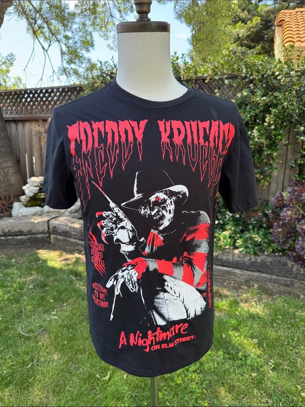 A Nightmare on Elm Street Freddy Kruger Horror Graphic Black T-shirt Men's Small